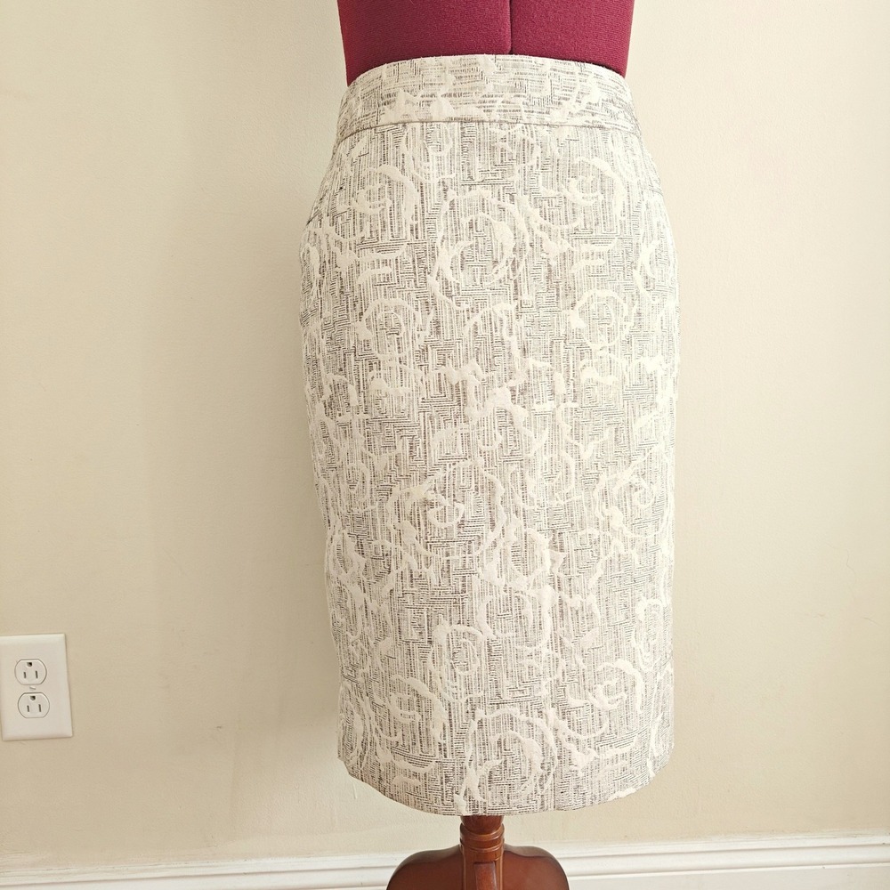 Ann Taylor Women Pencil Skirt Cream Beige Silver Floral Jacquard Metallic Size 4